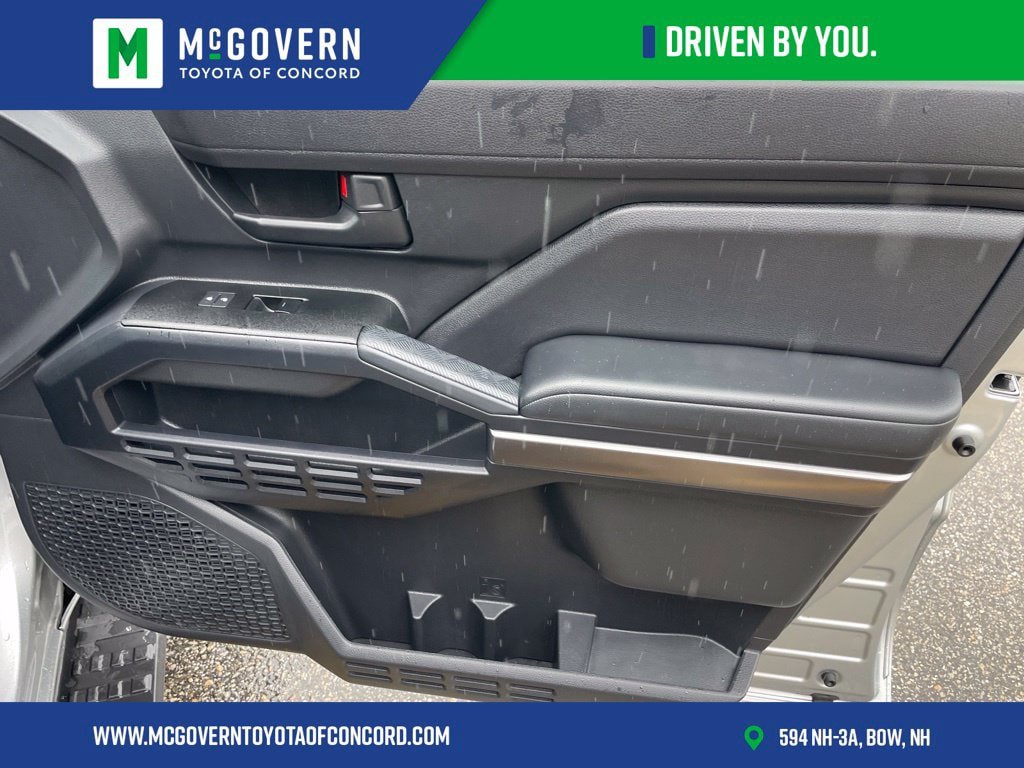 Used 2025 Toyota 4Runner SR5 AWD/4WD image 26