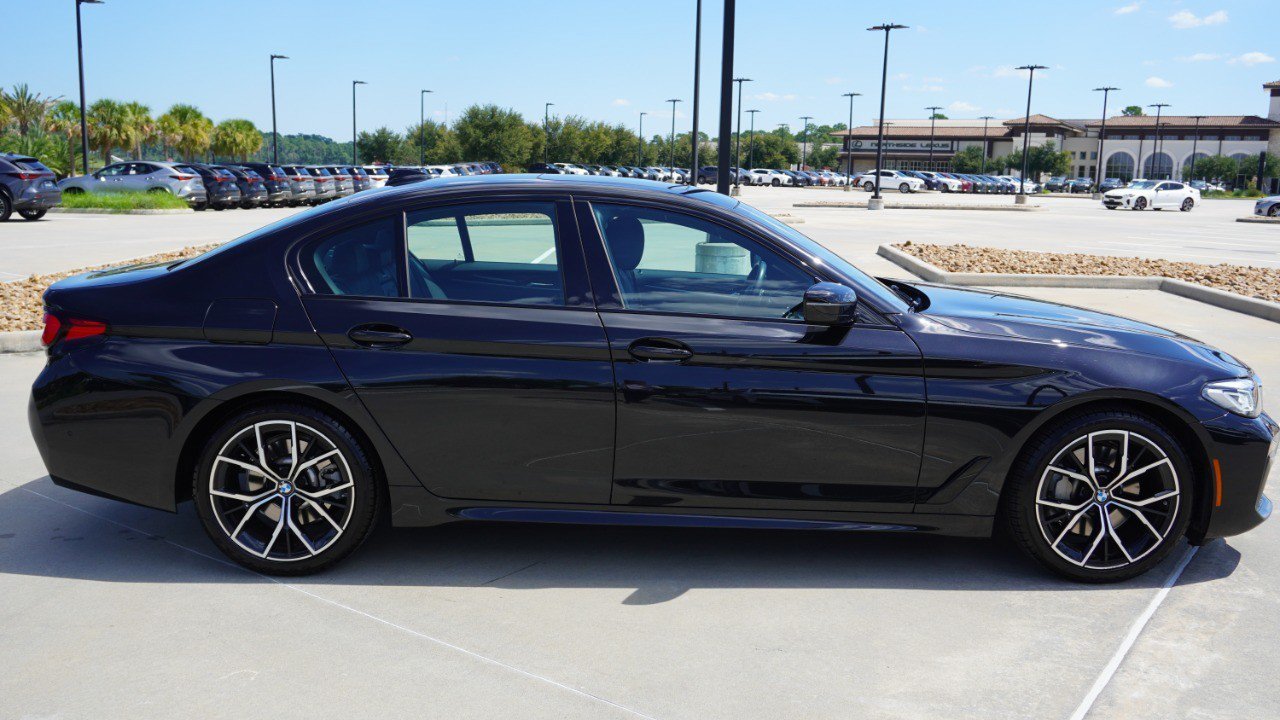 Used 2023 BMW 530i w/ M Sport Package RWD image 4