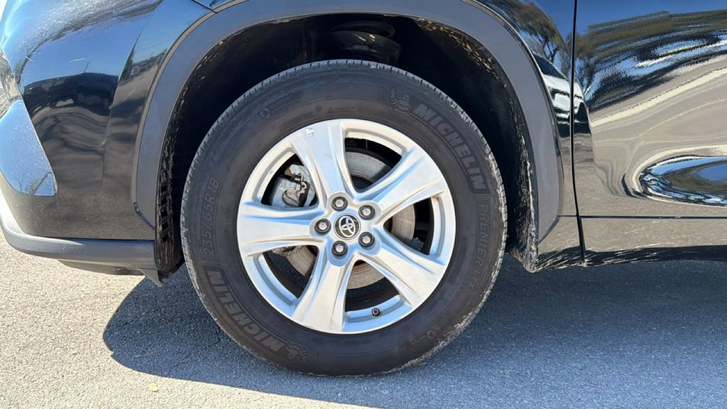Certified 2025 Toyota Highlander LE image 12