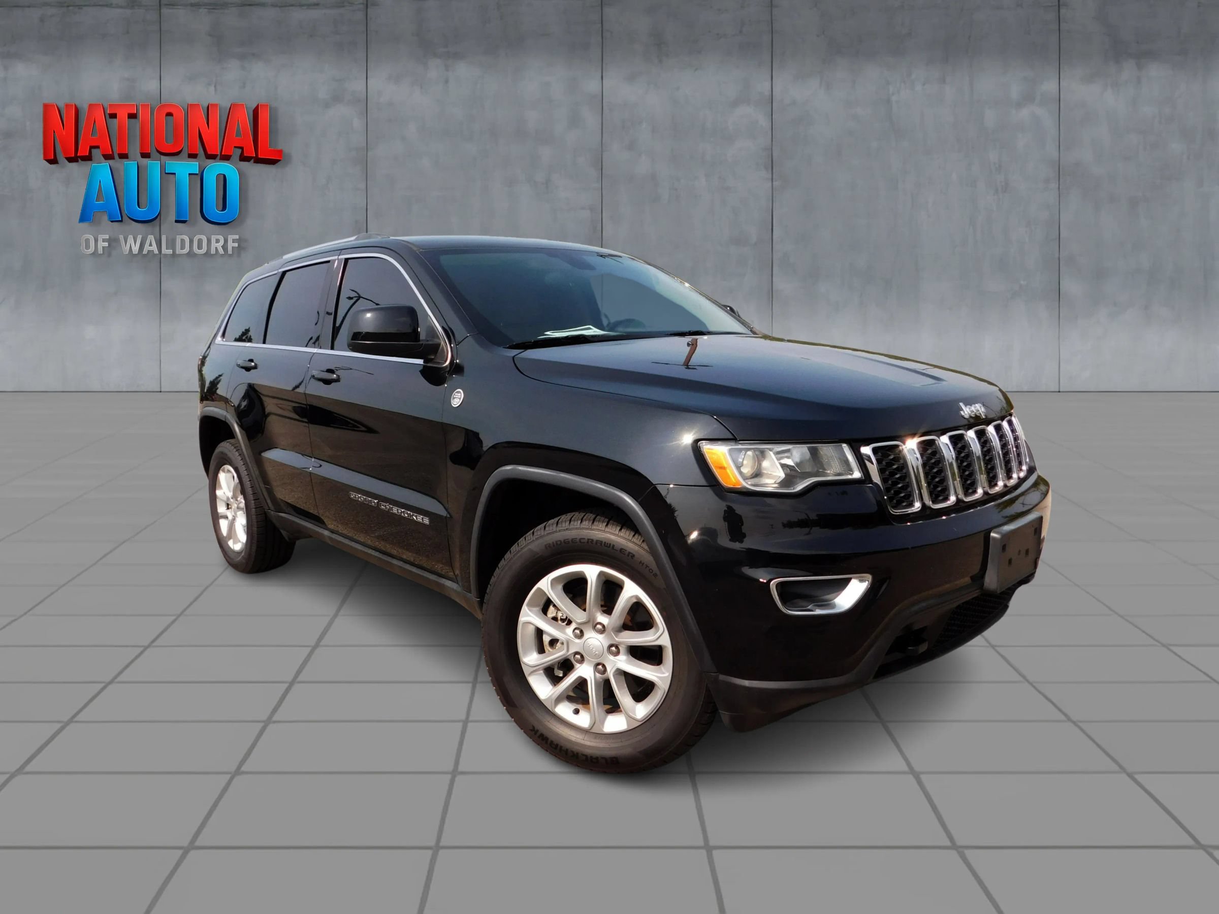 Used 2021 Jeep Grand Cherokee Laredo AWD/4WD image 1