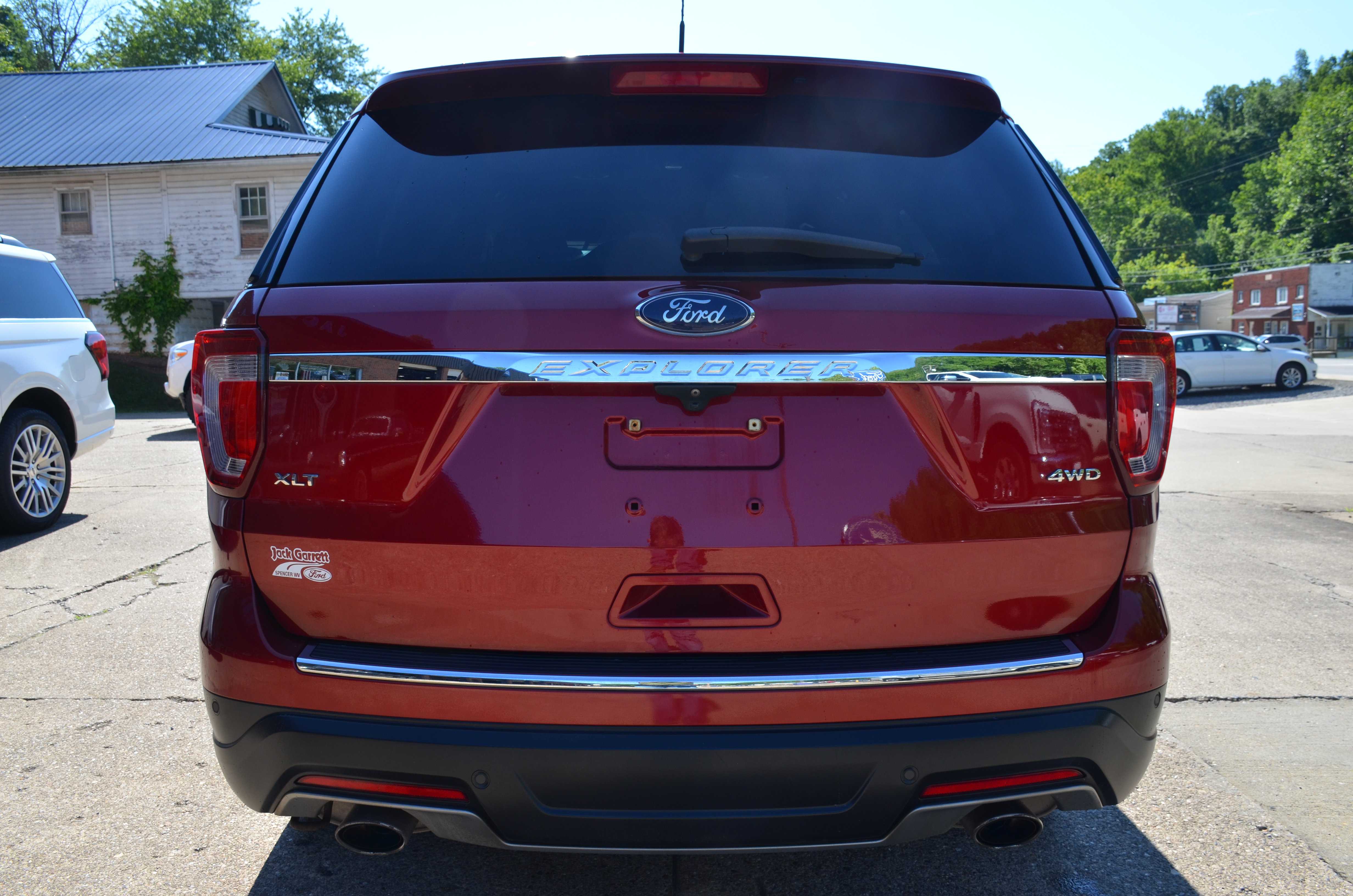 Used 2018 Ford Explorer XLT w/ Equipment Group 201A AWD/4WD image 6