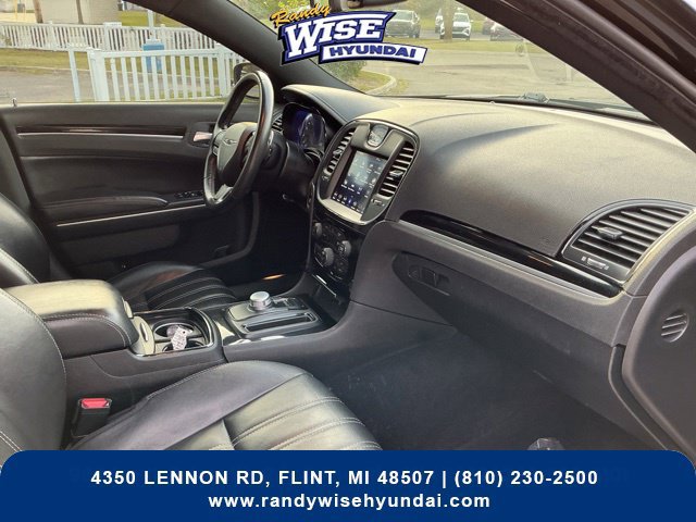 Used 2019 Chrysler 300 S AWD/4WD image 19