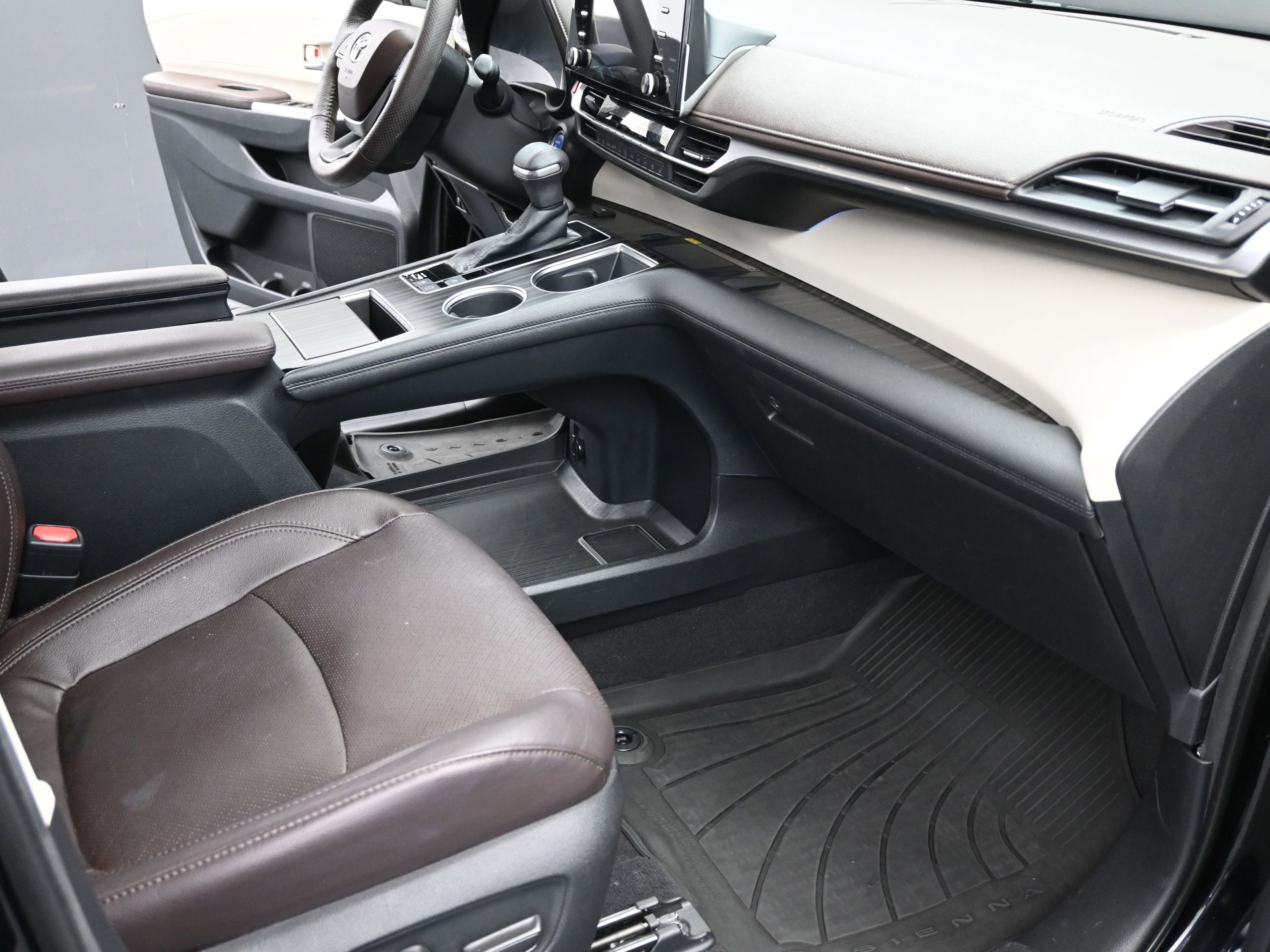 Used 2022 Toyota Sienna Platinum image 22