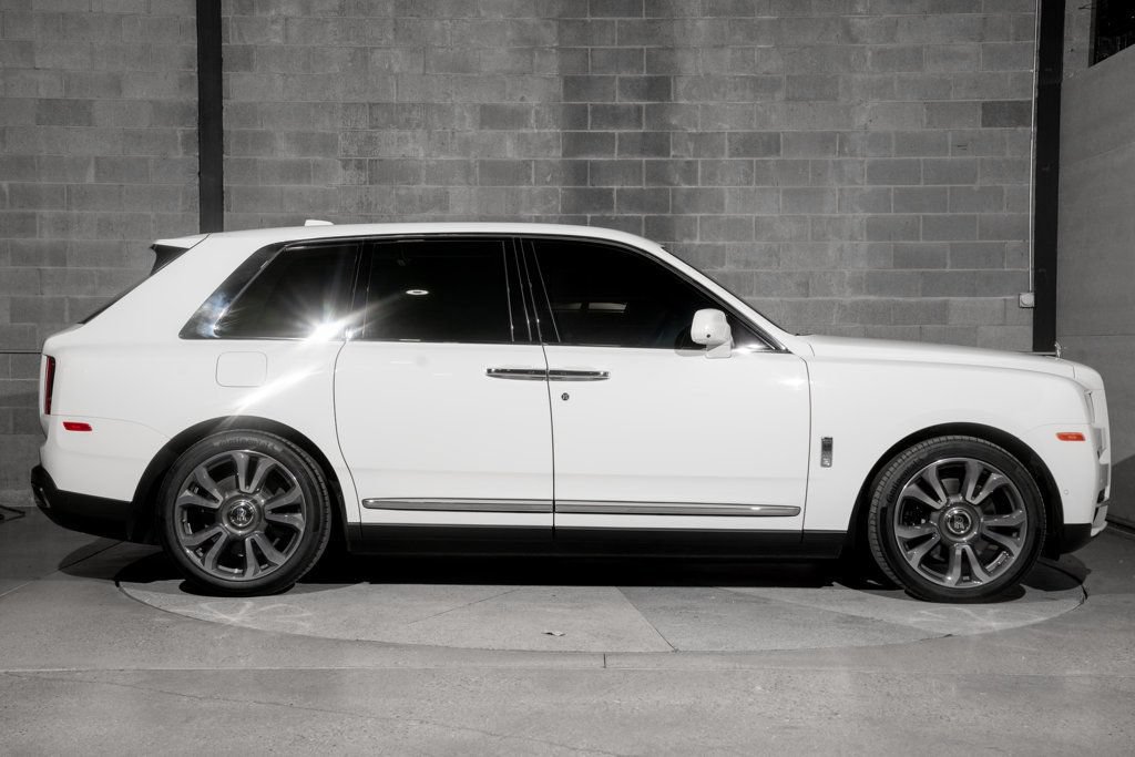Used 2023 Rolls-Royce Cullinan AWD/4WD image 2