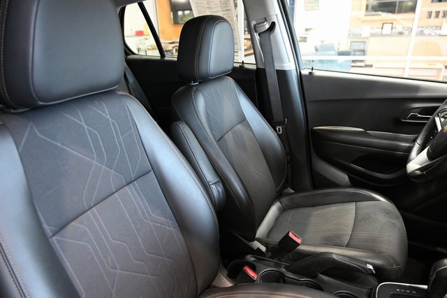 Used 2022 Chevrolet Trax LT w/ Sport Edition image 8