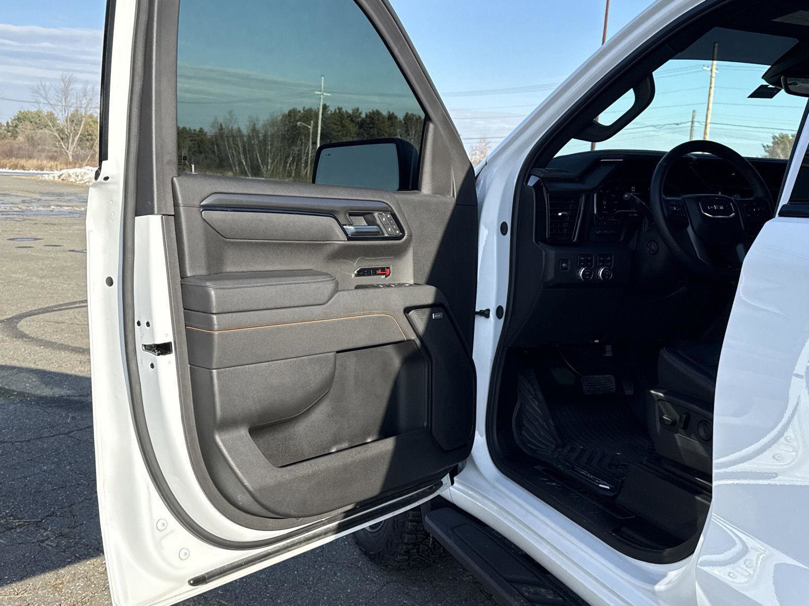 Used 2025 GMC Sierra 1500 AT4 w/ AT4 Premium Package image 10