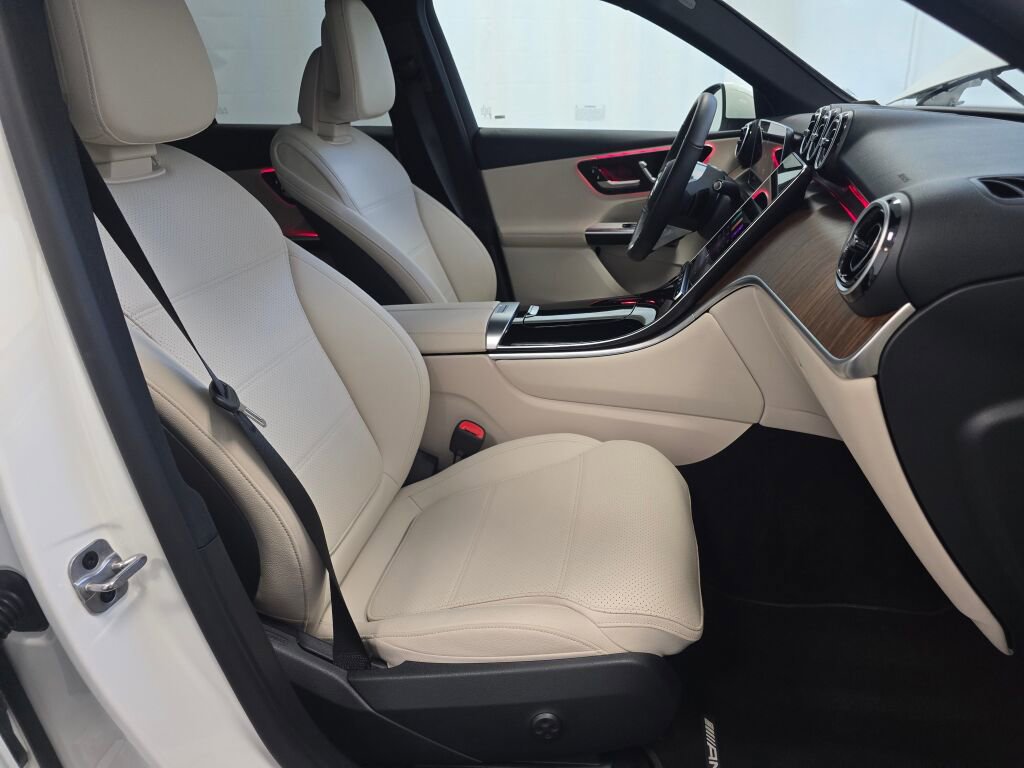 Used 2025 Mercedes-Benz GLC 300 GLC 300 image 26