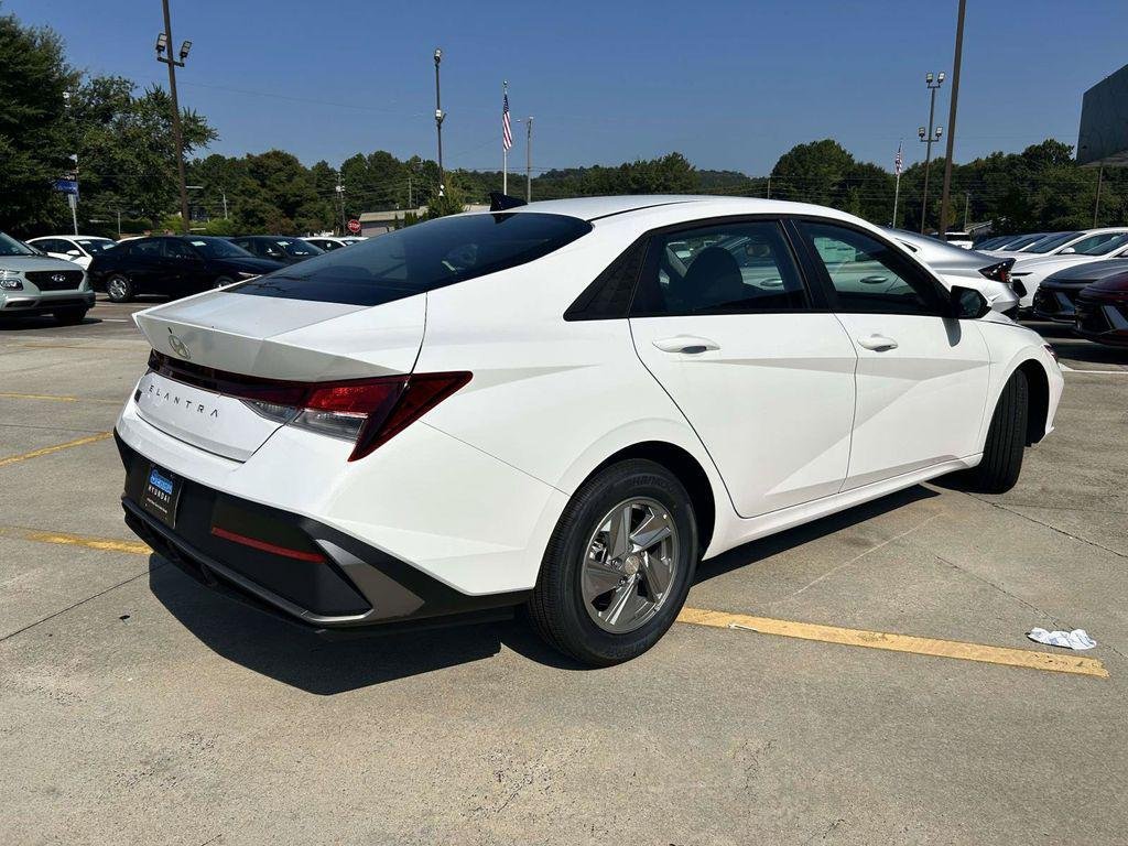 New 2026 Hyundai Elantra SE FWD image 28