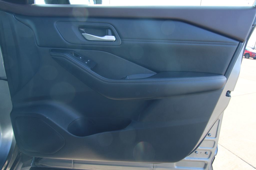 Used 2023 Nissan Rogue SV w/ SV Premium B Package AWD/4WD image 42