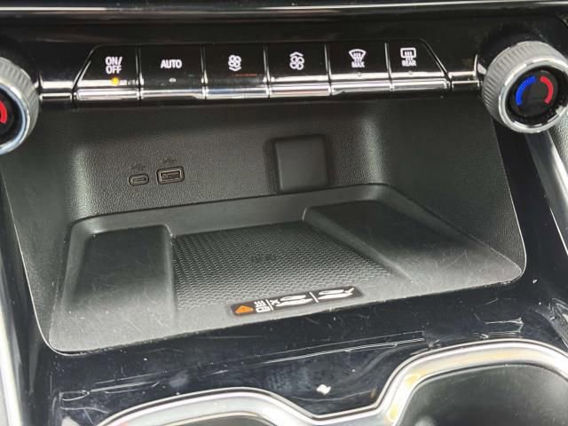 Used 2025 Chevrolet Traverse LT image 30