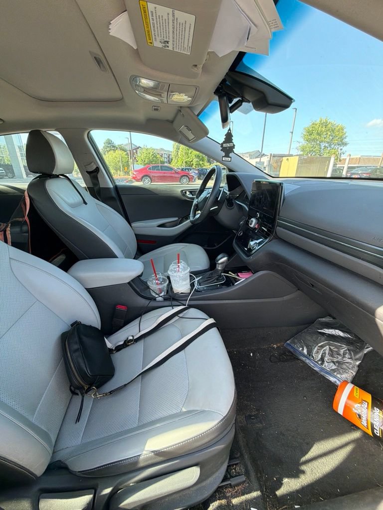 Used 2022 Hyundai Ioniq Limited FWD image 8
