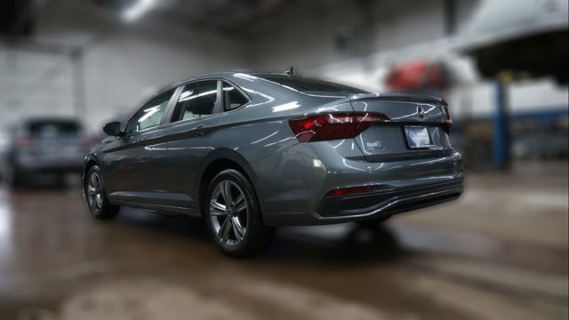 Certified 2023 Volkswagen Jetta SE image 5