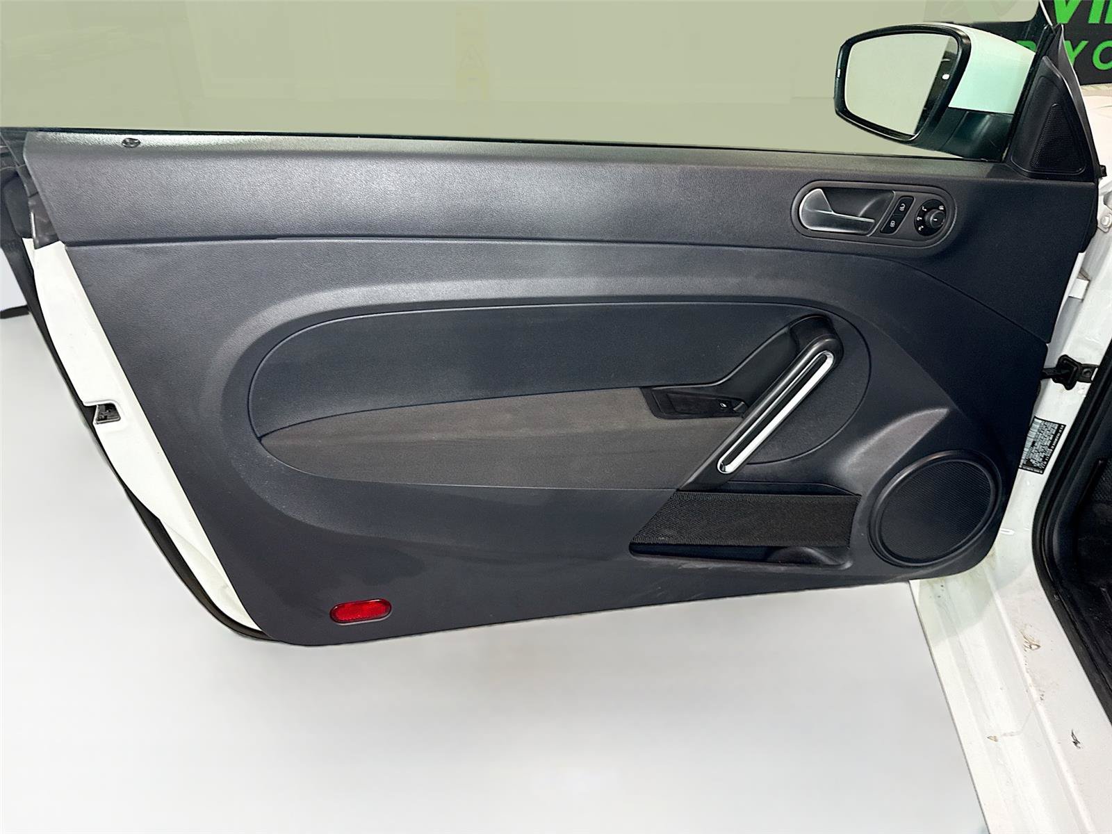 Used 2018 Volkswagen Beetle 2.0T FWD image 9
