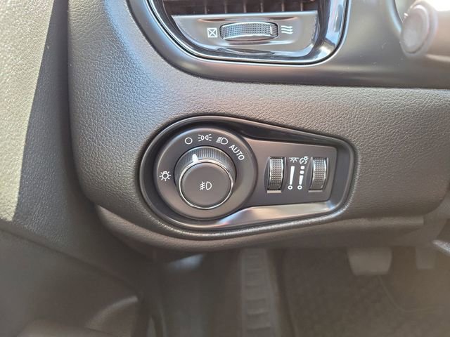 Used 2023 Jeep Renegade Altitude AWD/4WD image 23