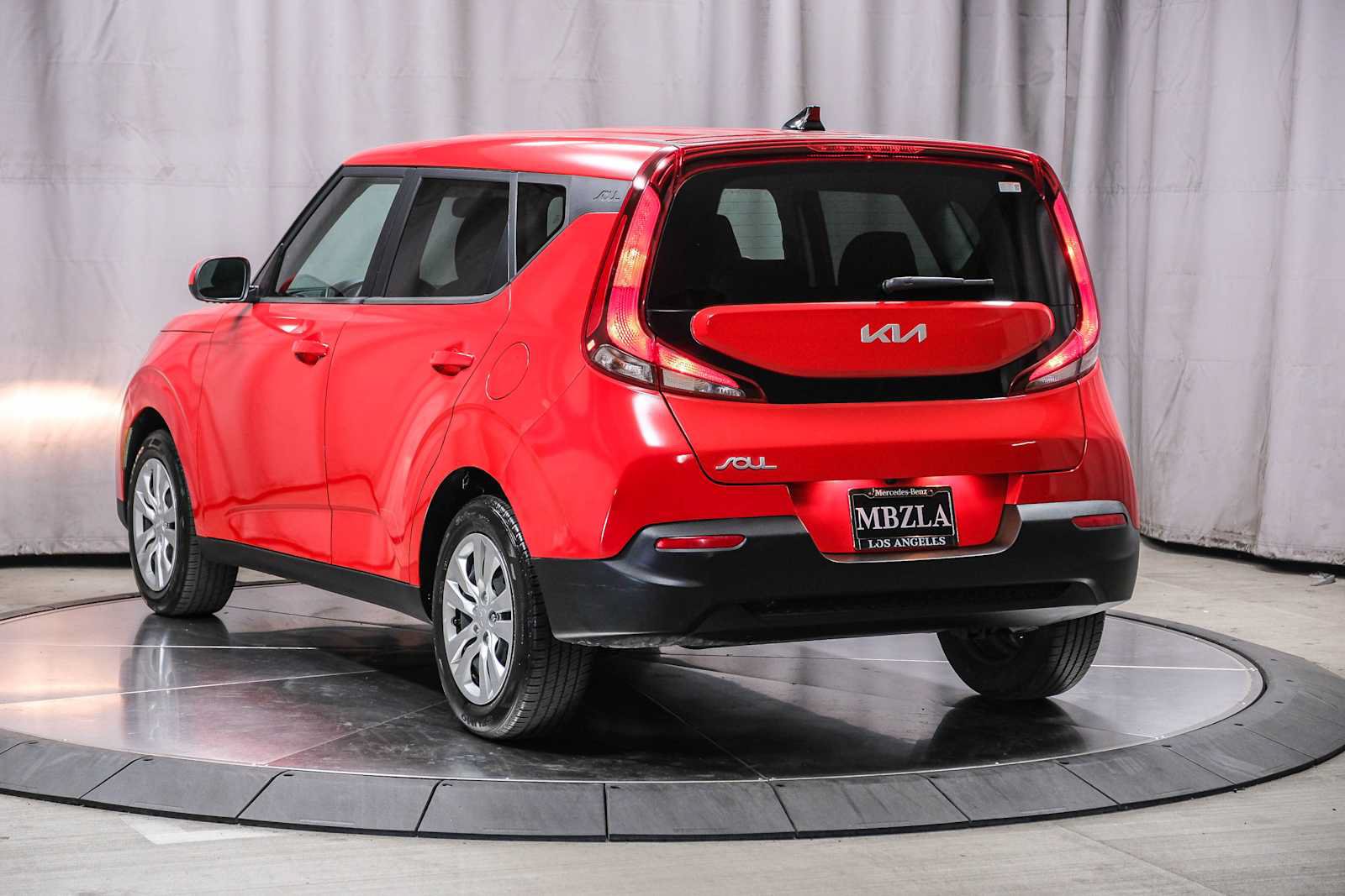 Used 2022 Kia Soul LX FWD image 2
