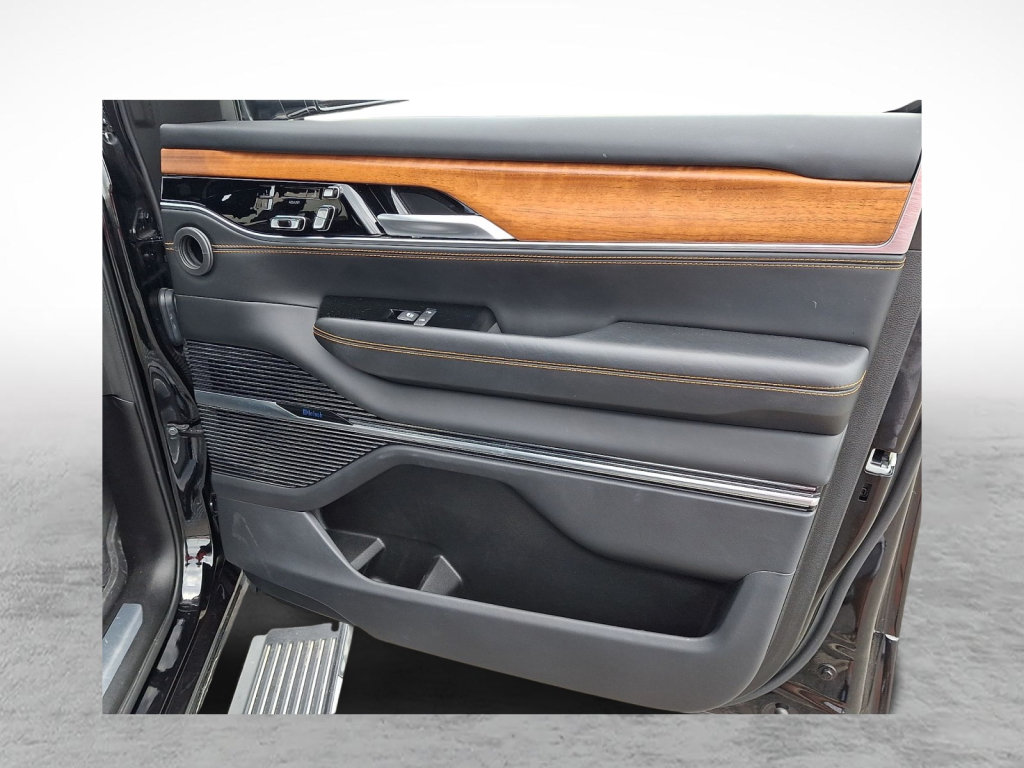 Used 2024 Jeep Grand Wagoneer Series III w/ Rear Seat Video Group 1 AWD/4WD image 10