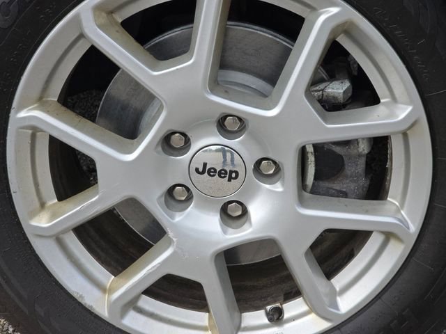 Used 2022 Jeep Renegade Latitude AWD/4WD image 9