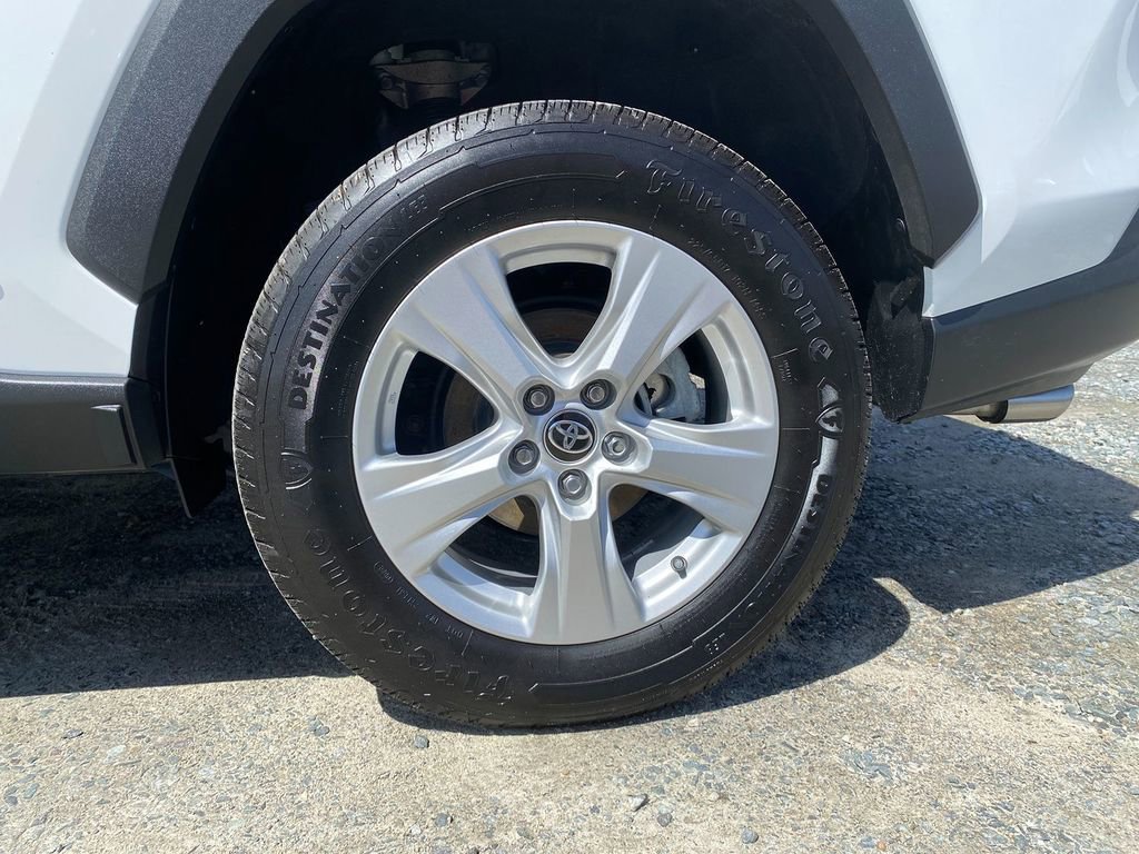 Used 2021 Toyota RAV4 XLE image 28