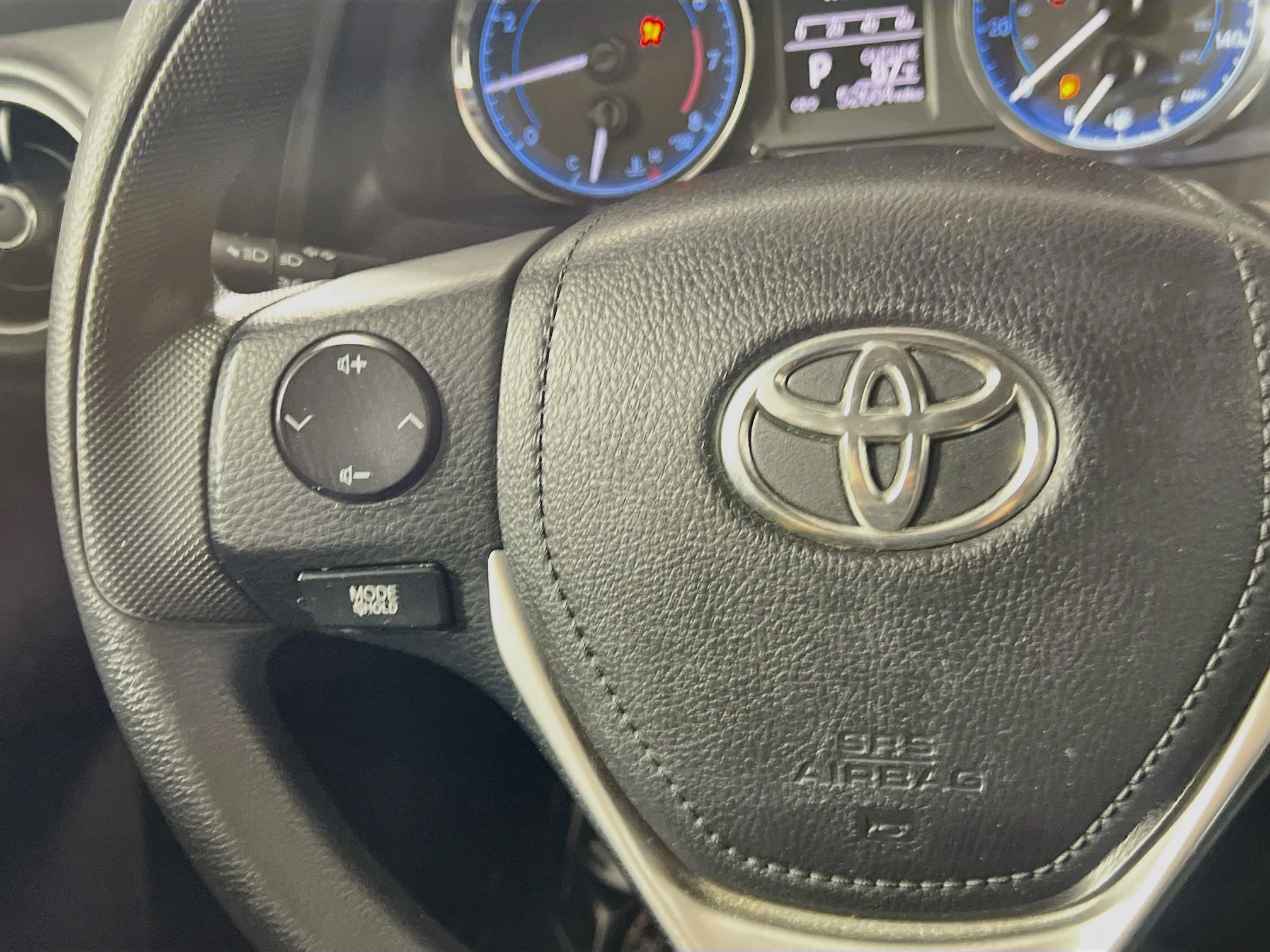 Used 2018 Toyota Corolla LE FWD image 19