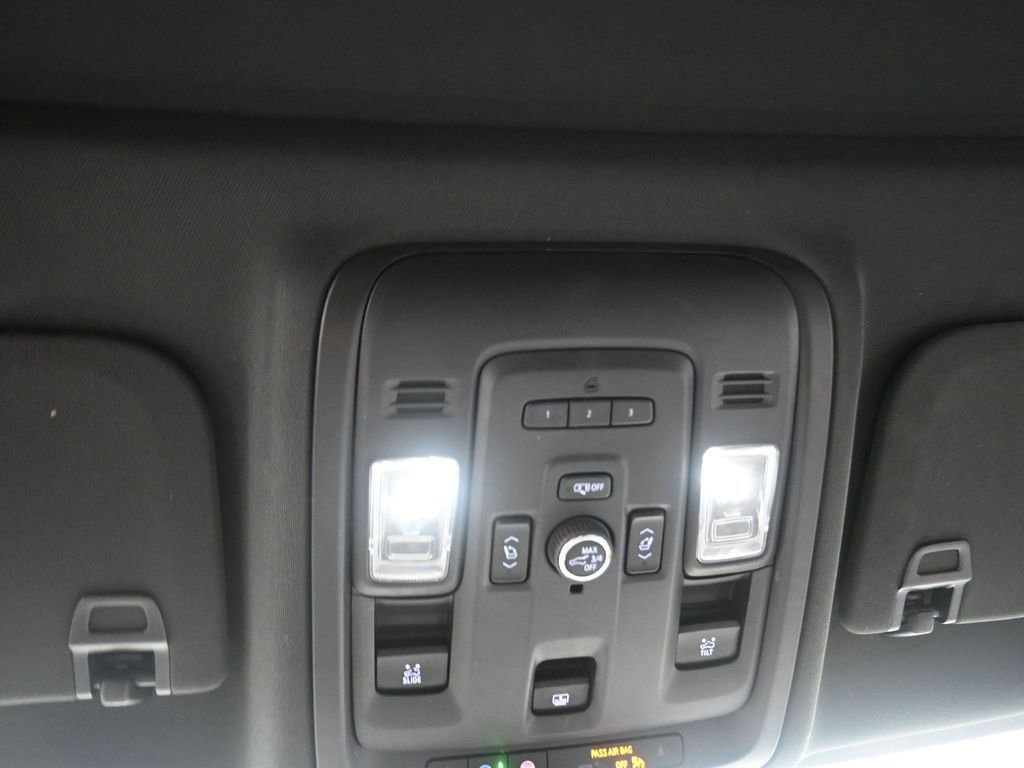 Used 2021 Chevrolet Suburban Z71 w/ Z71 Signature Package image 16