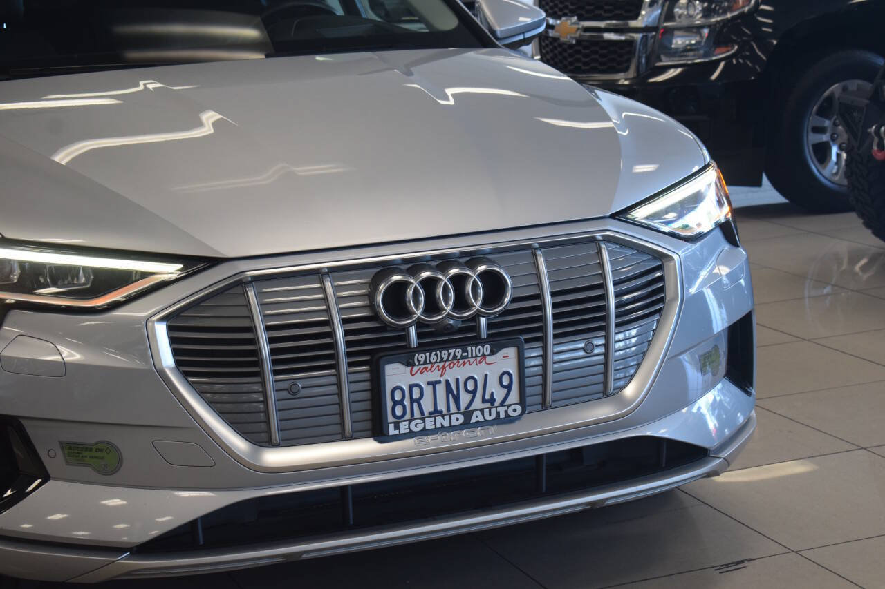 Used 2019 Audi e-tron Prestige w/ Prestige Package AWD/4WD image 10