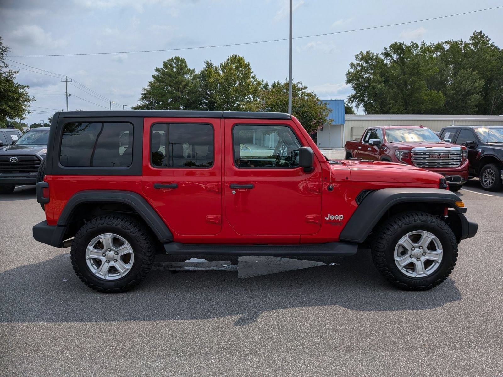 Used 2018 Jeep Wrangler Unlimited Sport S AWD/4WD image 2