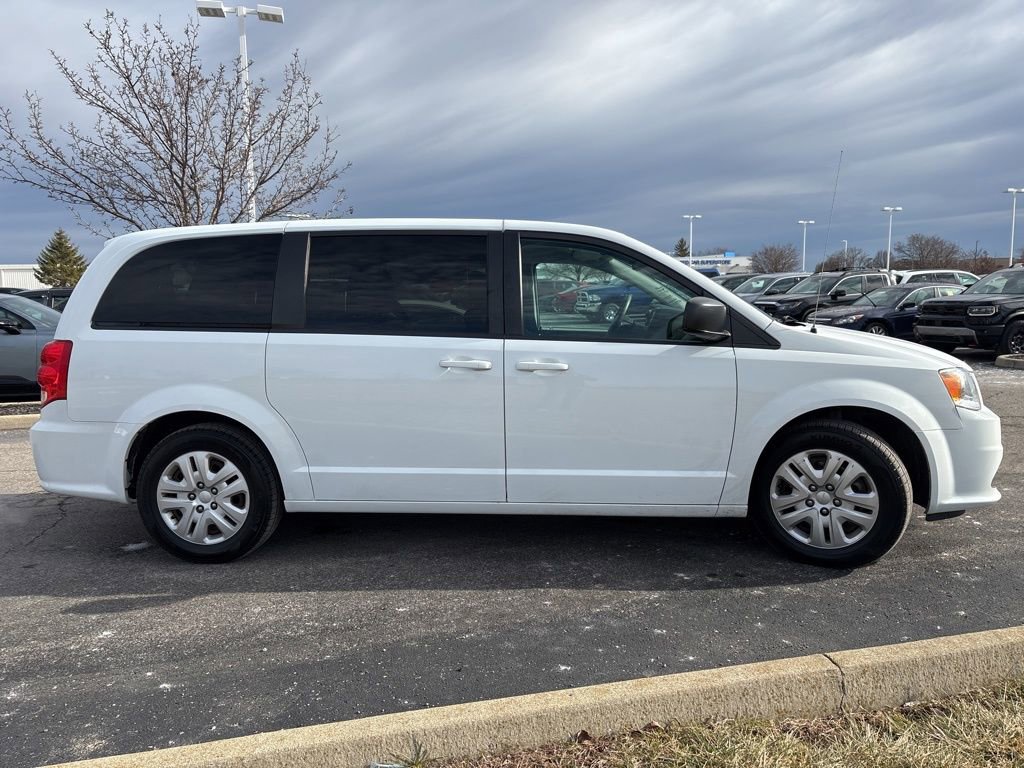 Used 2018 Dodge Grand Caravan SE w/ UConnect Hands-Free Group image 11