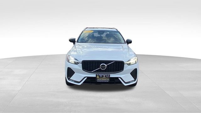 Used 2025 Volvo XC60 B5 Plus image 2