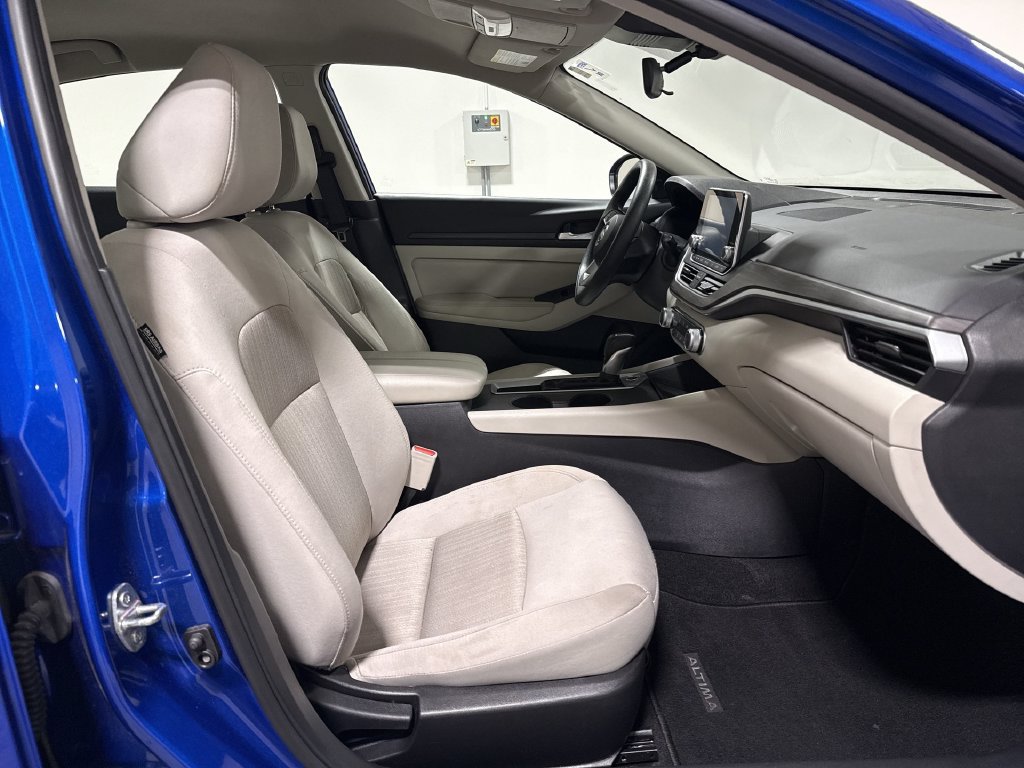 Used 2025 Nissan Altima 2.5 SV FWD image 21
