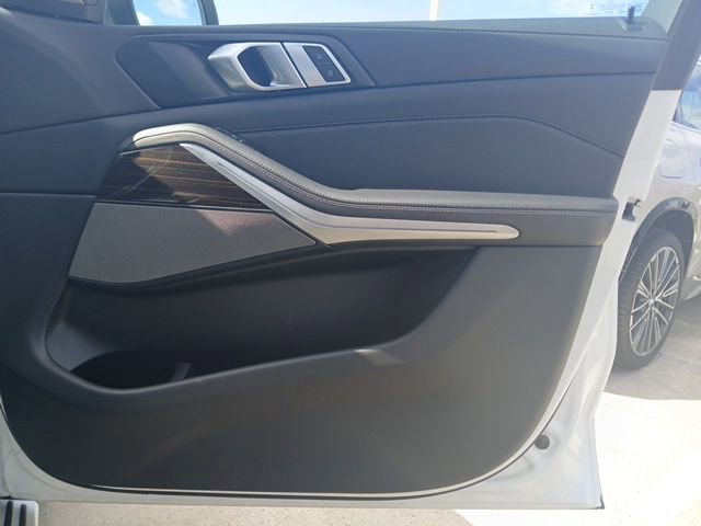 Used 2025 BMW X5 xDrive50e image 18