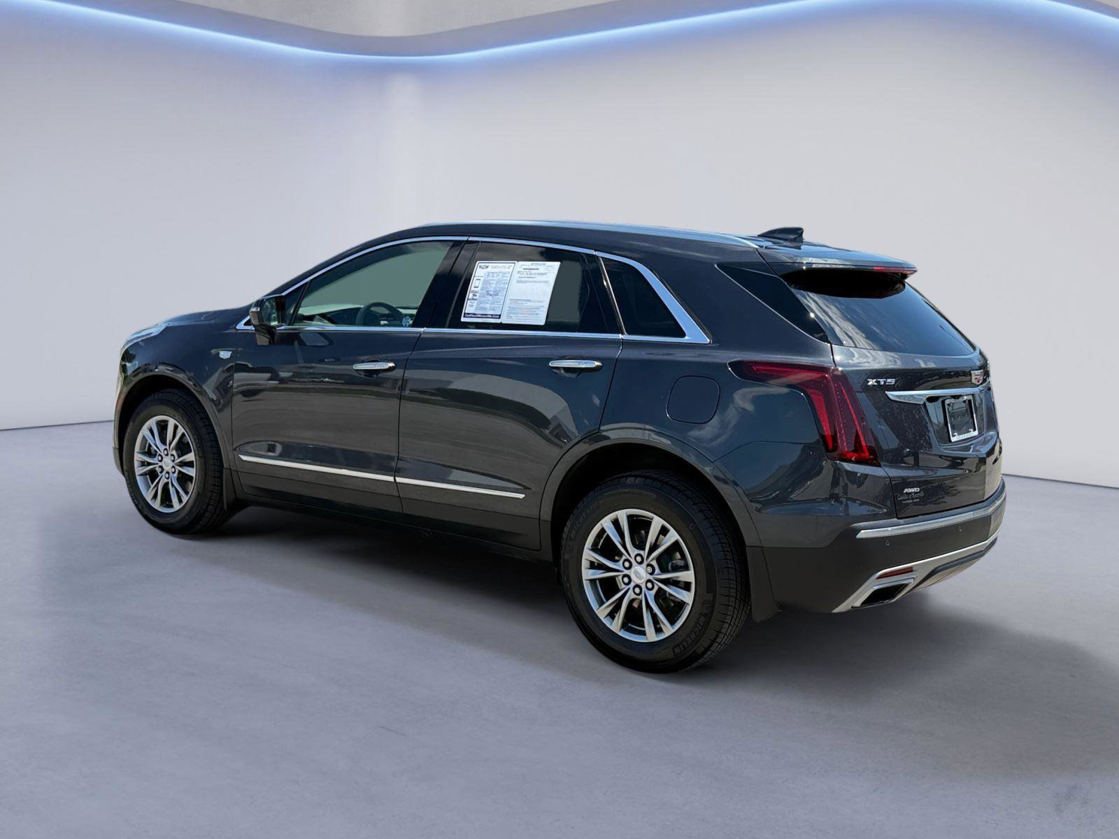 Used 2023 Cadillac XT5 Premium Luxury w/ LPO, Floor Liner Package AWD/4WD image 5