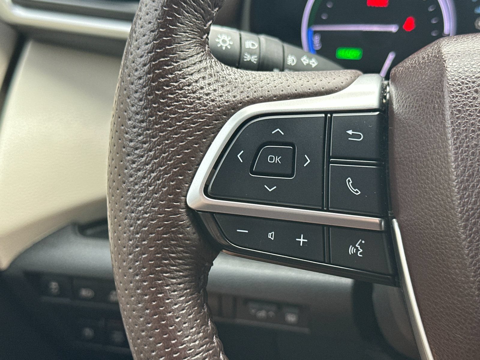 Used 2023 Toyota Sienna Platinum FWD image 33