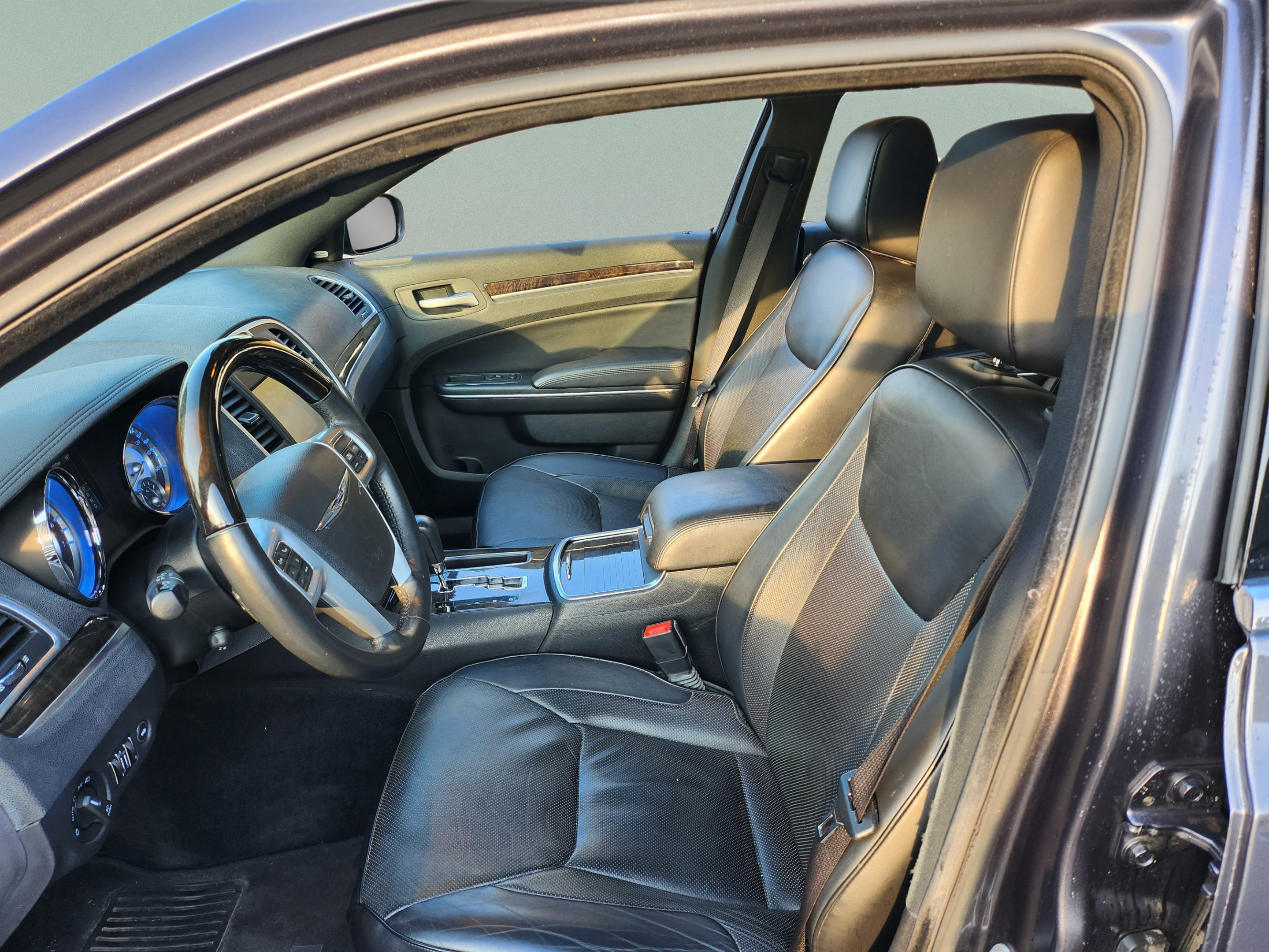 Used 2013 Chrysler 300 C RWD image 14