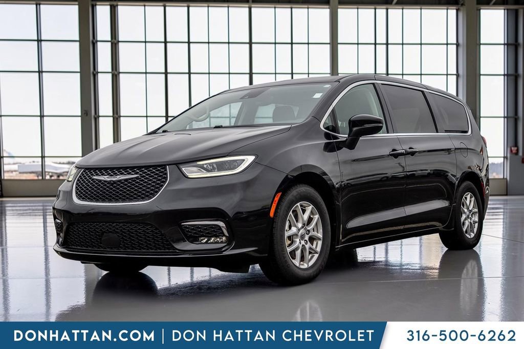 Used 2023 Chrysler Pacifica Touring-L FWD video 1
