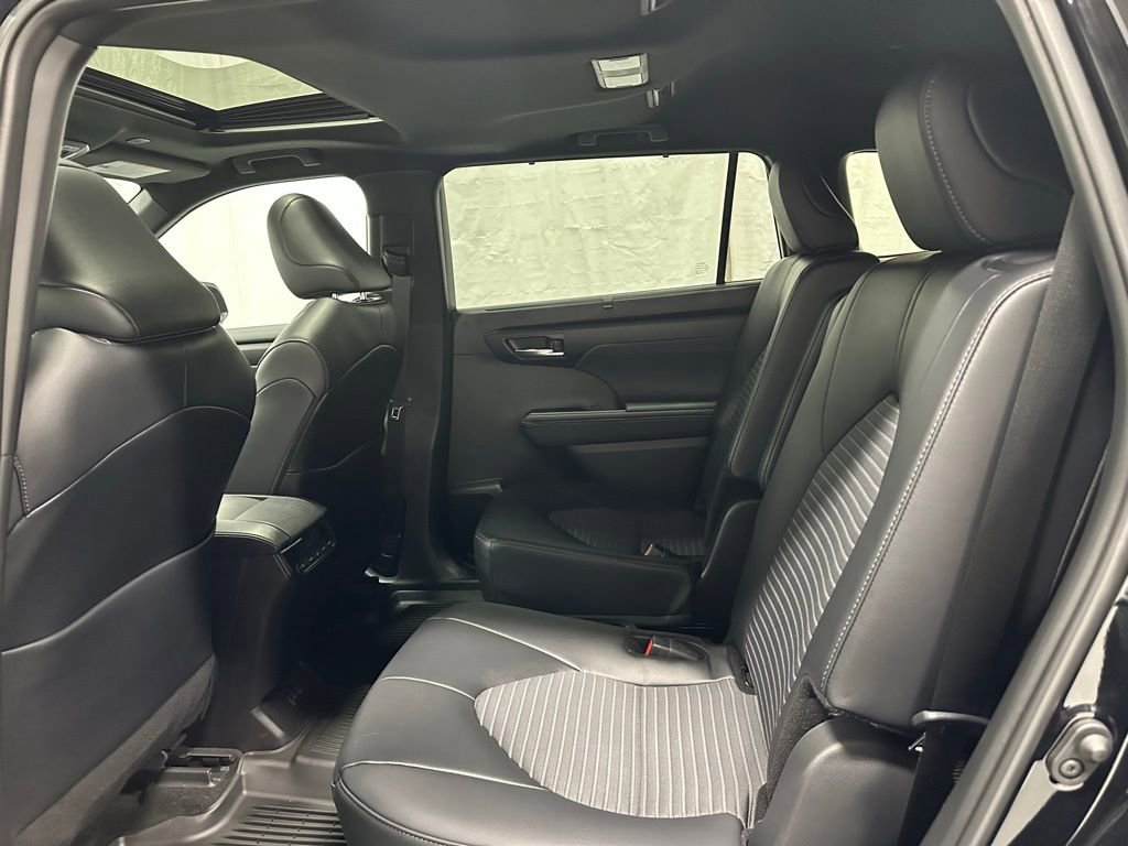 Used 2025 Toyota Highlander XSE AWD/4WD image 50