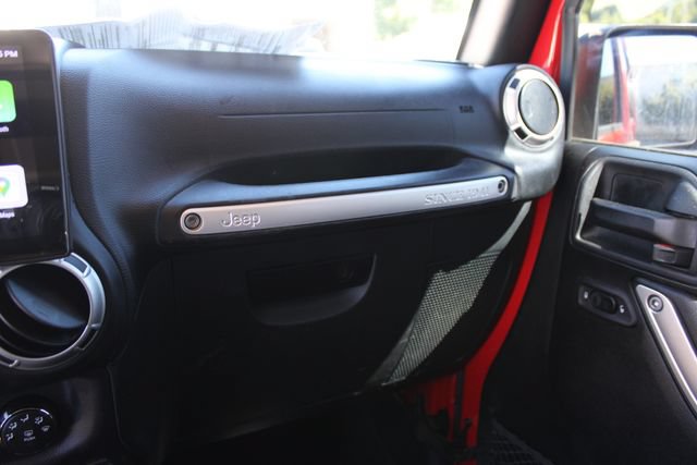 Used 2018 Jeep Wrangler Unlimited Sahara AWD/4WD image 16