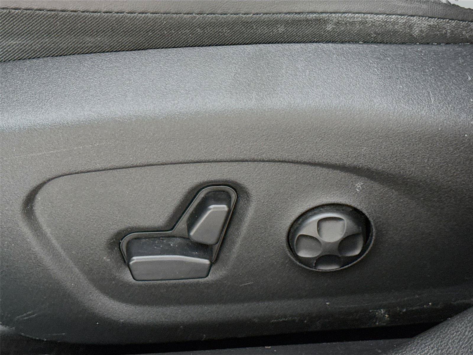 Used 2015 Chrysler 200 C w/ Navigation & Sound Group I FWD image 22