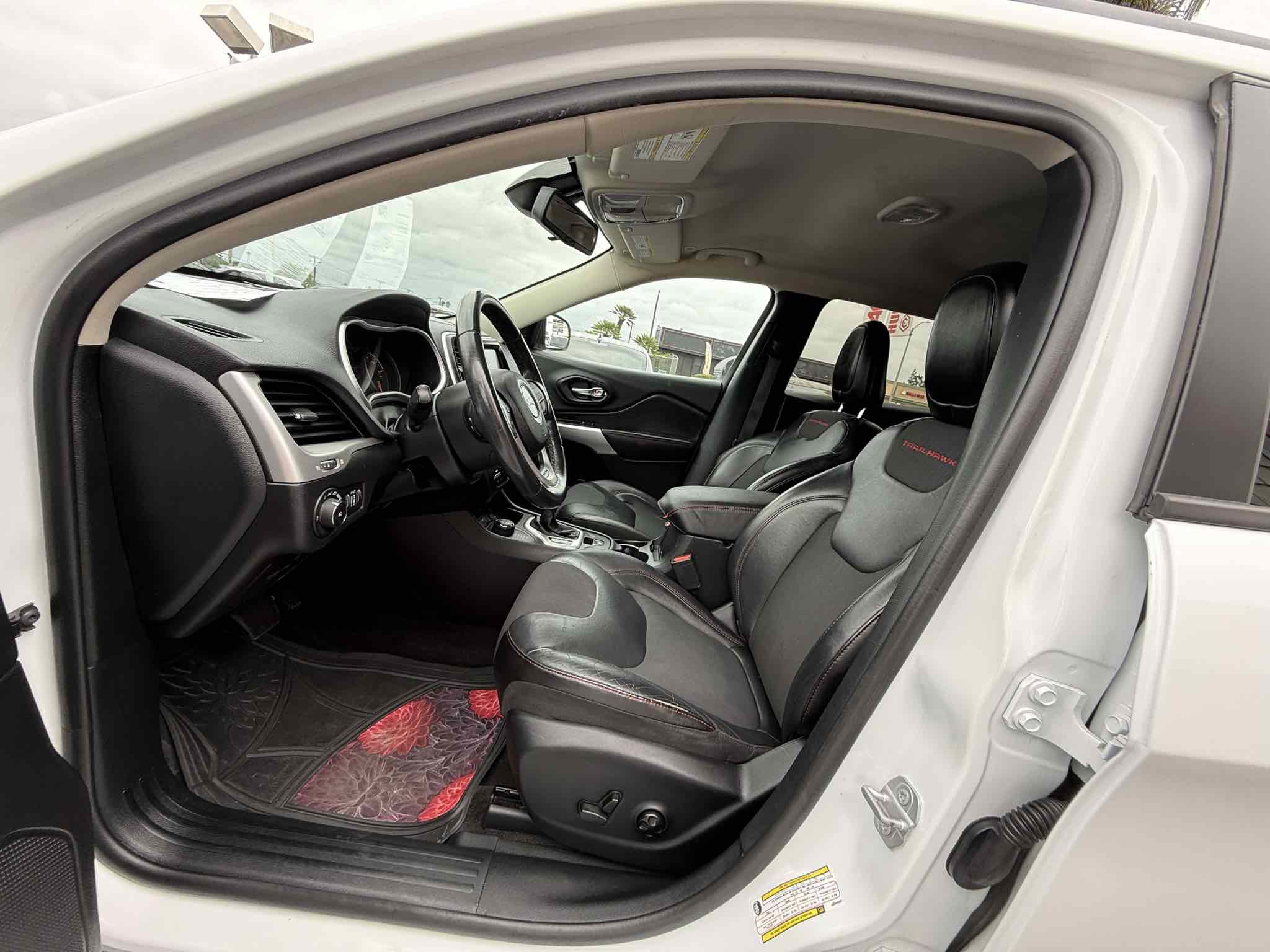 Used 2018 Jeep Cherokee Trailhawk image 98