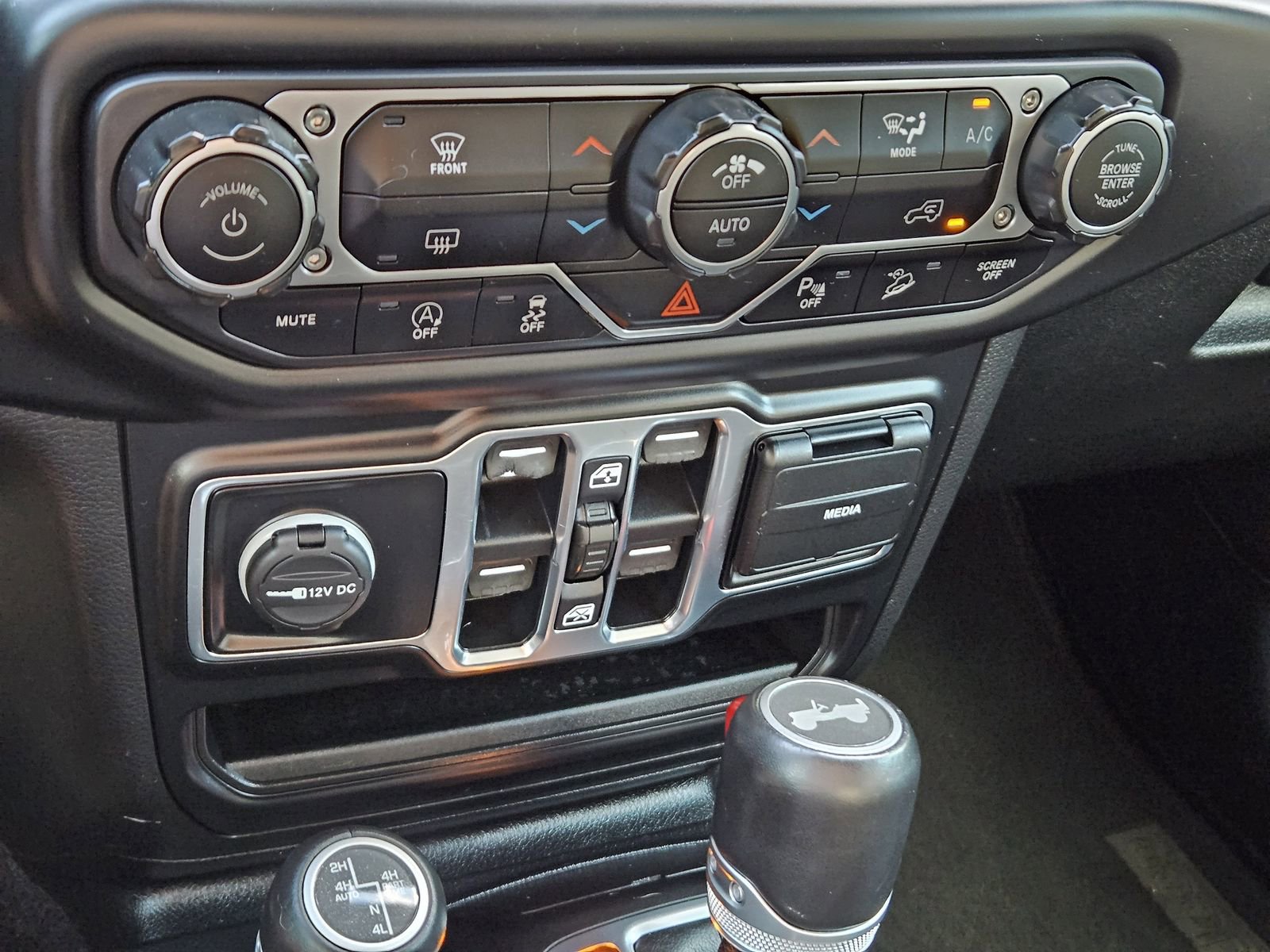 Used 2021 Jeep Wrangler Unlimited Sahara image 21