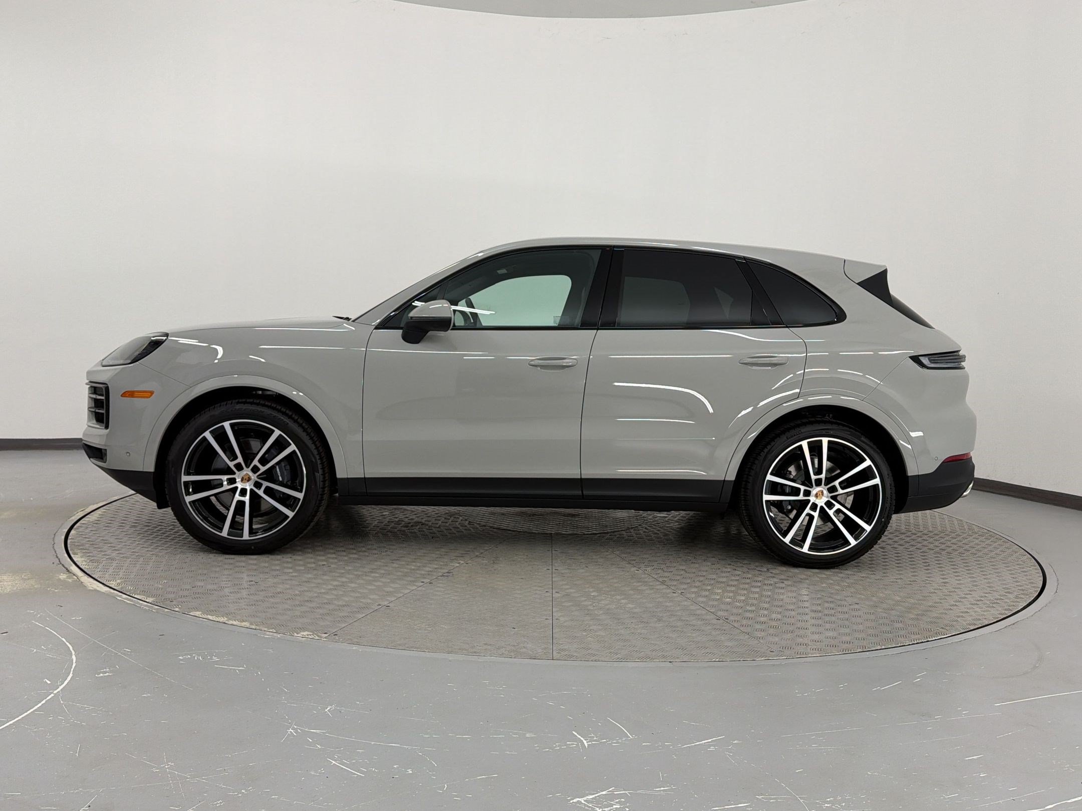 New 2026 Porsche Cayenne AWD/4WD image 2