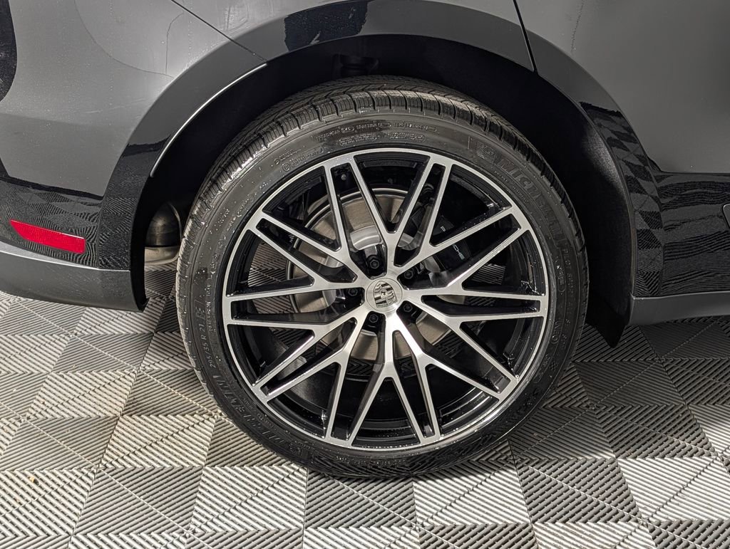 New 2026 Porsche Macan image 13