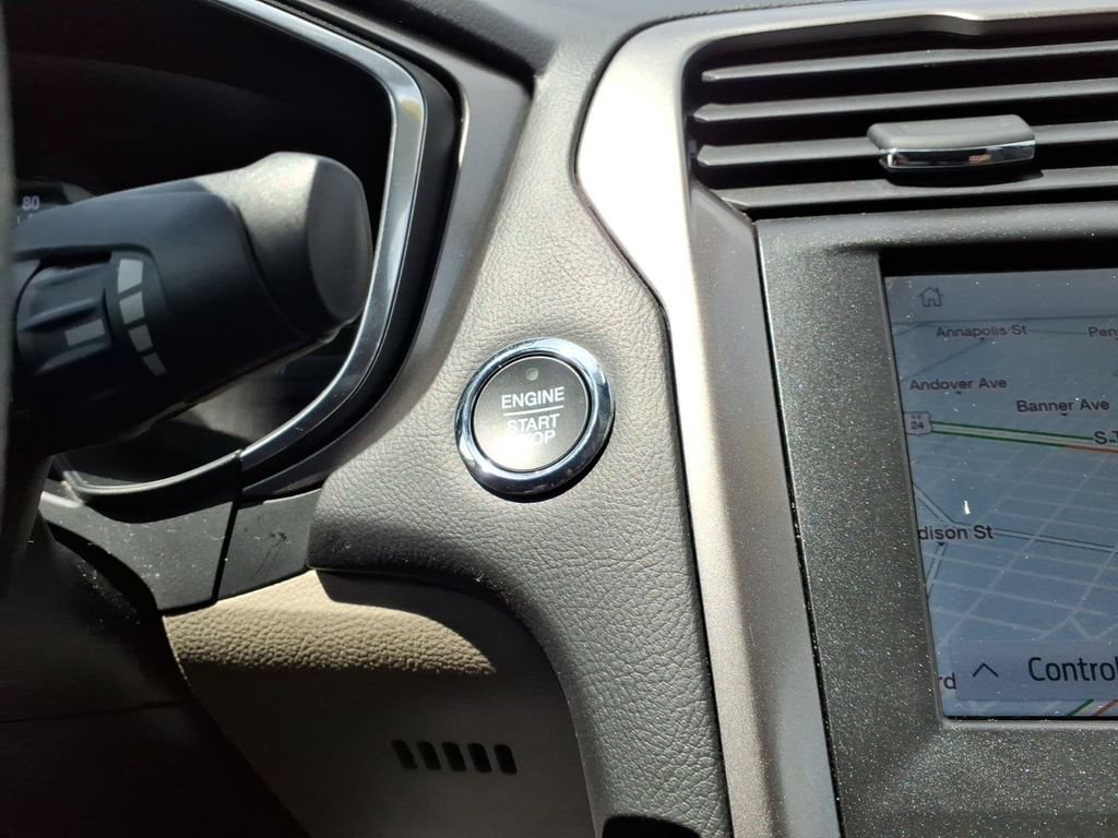 Certified 2020 Ford Fusion SE FWD image 23