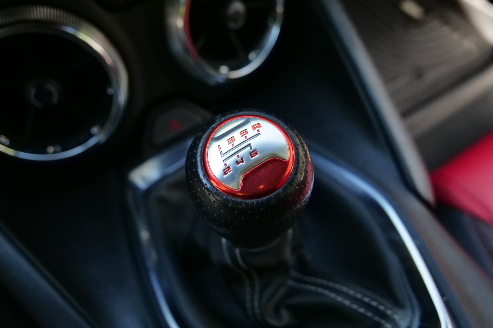 Used 2022 Chevrolet Camaro LT RWD image 8
