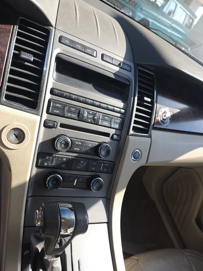 Used 2012 Ford Taurus SEL FWD image 21