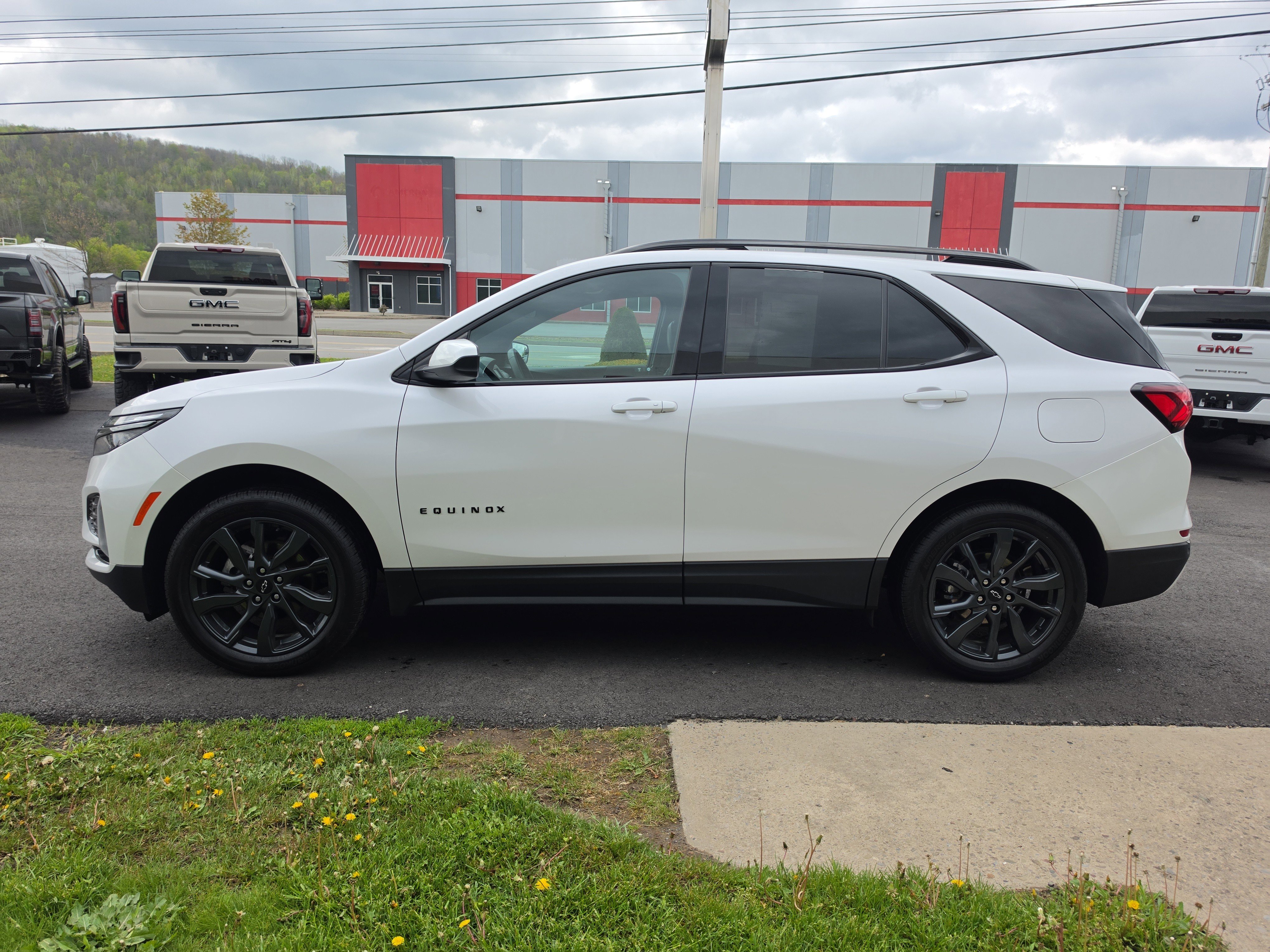 Used 2023 Chevrolet Equinox RS AWD/4WD image 7