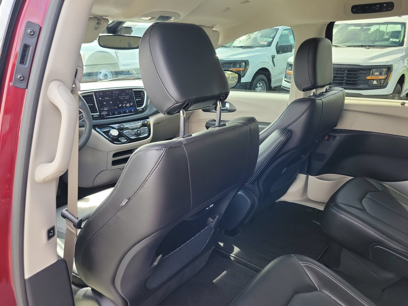 Used 2023 Chrysler Pacifica Touring-L FWD image 10