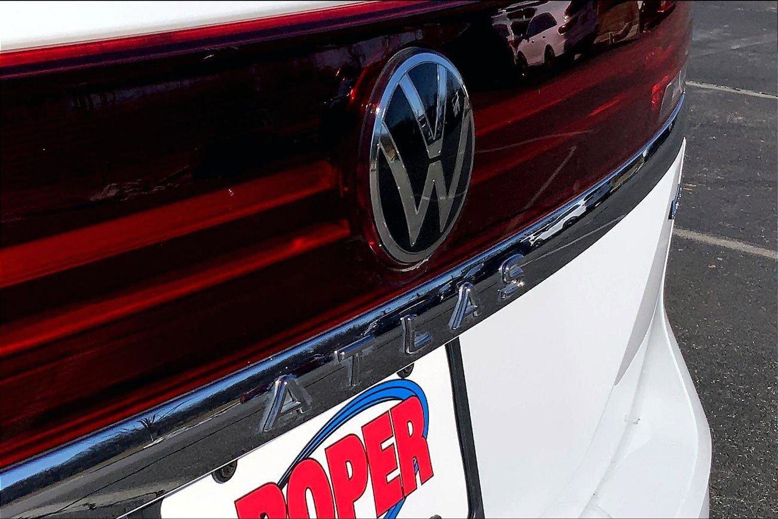 Used 2024 Volkswagen Atlas SE image 27