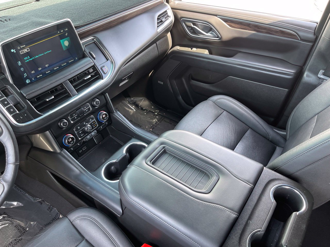 Used 2022 Chevrolet Tahoe Z71 w/ Luxury Package AWD/4WD image 15