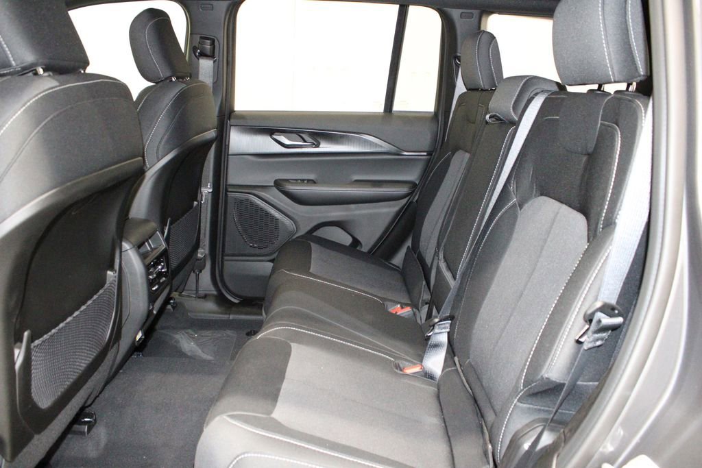 New 2025 Jeep Grand Cherokee Laredo w/ Luxury Tech Group I image 10