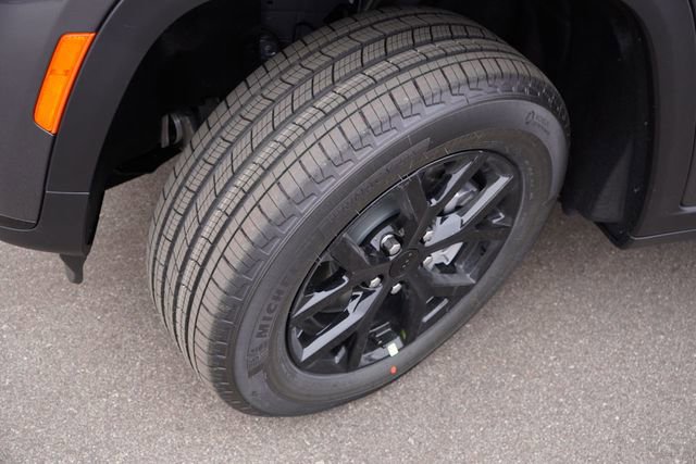 New 2025 Jeep Grand Cherokee L Altitude image 9